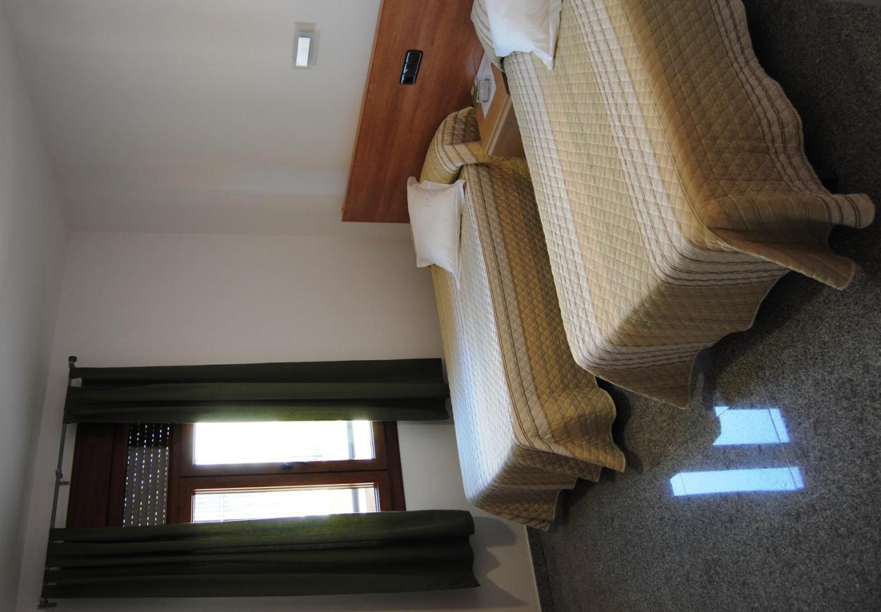 Hotel Albanta La Lantejuela Buitenkant foto